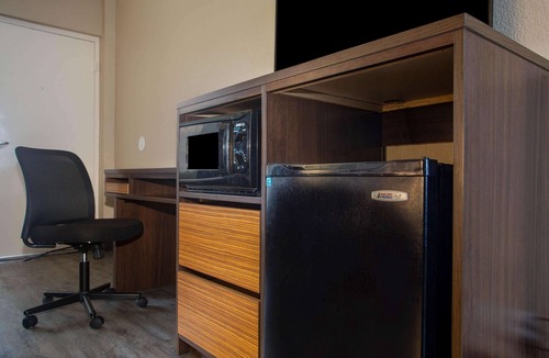 Mobile Hotel | Super 8 by Wyndham Mobile I-65
