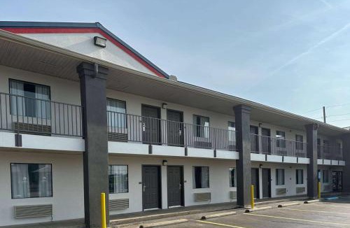 Monroe Hotel | Super 8 by Wyndham Monroe