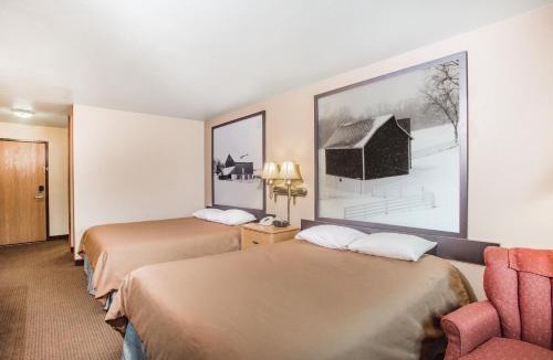 Monroe Hotel | Super 8 by Wyndham Monroe WI