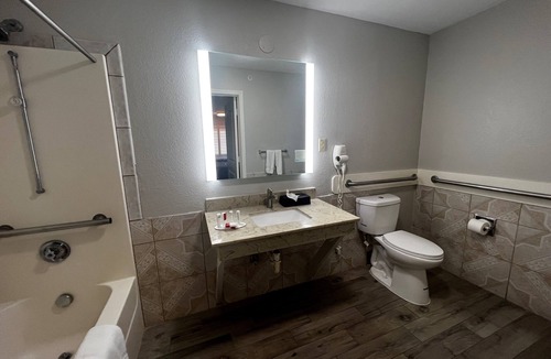 Mont Belvieu Hotel | Super 8 by Wyndham Mont Belvieu/Baytown East