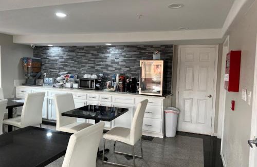 Mont Belvieu Hotel | Super 8 by Wyndham Mont Belvieu - Baytown East
