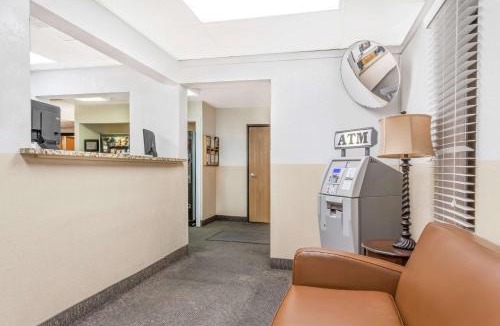 Montgomery Hotel | Super 8 by Wyndham Montgomery Maybrook