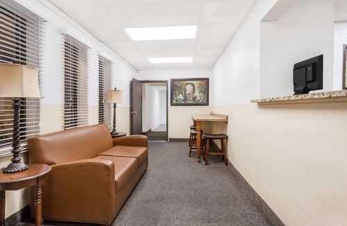 Montgomery Hotel | Super 8 by Wyndham Montgomery Maybrook