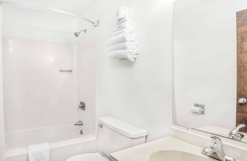 Montgomery Hotel | Super 8 by Wyndham Montgomery Maybrook