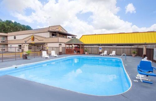 Monticello Hotel | Super 8 by Wyndham Monticello AR