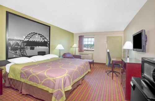 Monticello Hotel | Super 8 by Wyndham Monticello AR