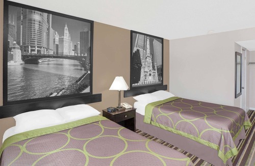 Morton Grove Hotel | Super 8 by Wyndham Morton Grove/Chicago