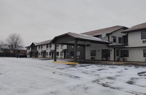 Morris Hotel | Super 8 by Wyndham Morris