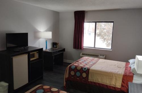 Morris Hotel | Super 8 by Wyndham Morris