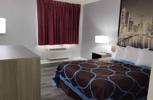 Morris Hotel | Super 8 by Wyndham Morris