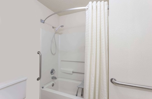 Morris Hotel | Super 8 by Wyndham Morris