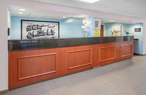 Mount Laurel Hotel | Super 8 by Wyndham Mount Laurel