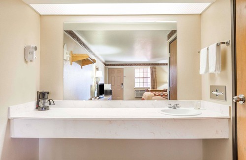 Mount Vernon Hotel | Super 8 by Wyndham Mount Vernon