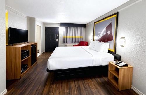 Nacogdoches Hotel | Super 8 by Wyndham Nacogdoches Near University