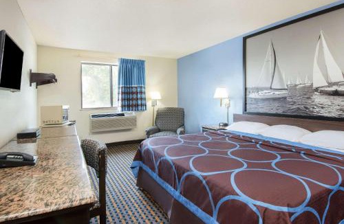 New Castle Hotel | Super 8 by Wyndham New Castle