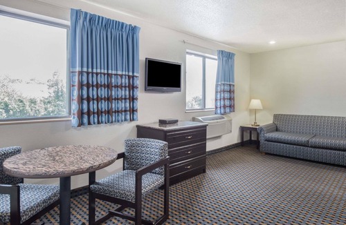 New Castle Hotel | Super 8 by Wyndham New Castle