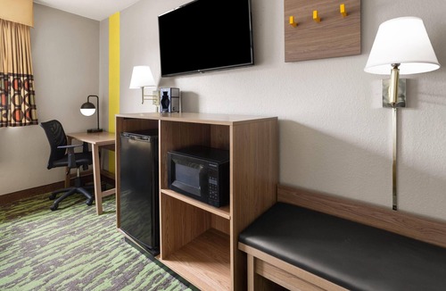 New Stanton Hotel | Super 8 by Wyndham New Stanton