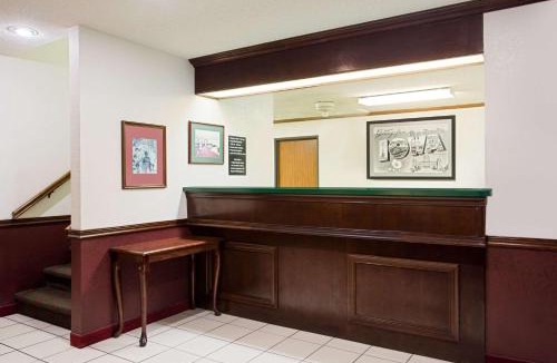 New Hampton Hotel | Super 8 by Wyndham New Hampton