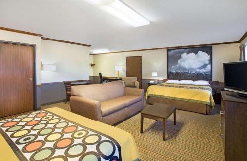 New Hampton Hotel | Super 8 by Wyndham New Hampton