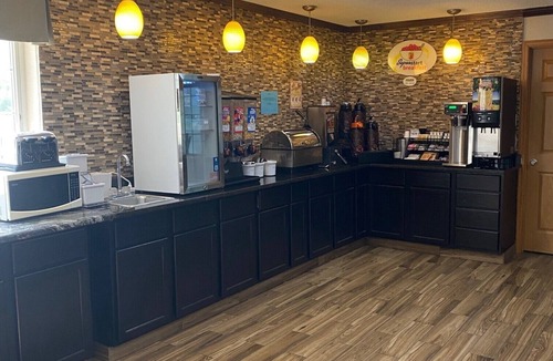 New Hampton Hotel | Super 8 by Wyndham New Hampton