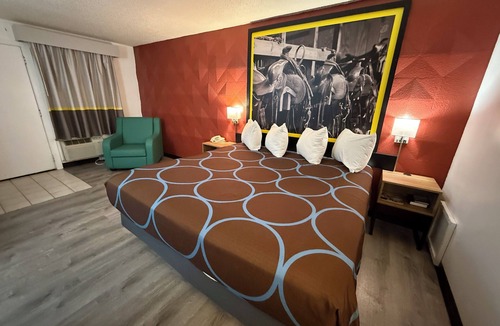 Newcastle Hotel | Super 8 by Wyndham Newcastle