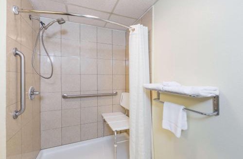 Newton Hotel | Super 8 by Wyndham Newton