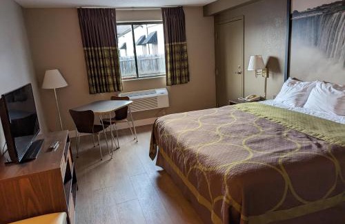 Niagara Falls Hotel | Super 8 by Wyndham Niagara Falls