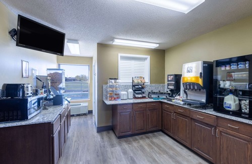 Nixa Hotel | Super 8 by Wyndham Nixa/Springfield Area