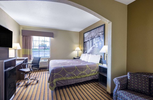 Nixa Hotel | Super 8 by Wyndham Nixa/Springfield Area