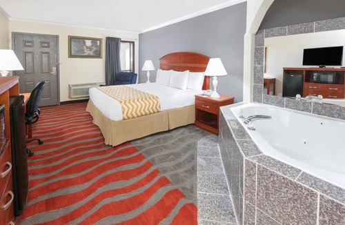 Norman Hotel | Super 8 by Wyndham Noman West