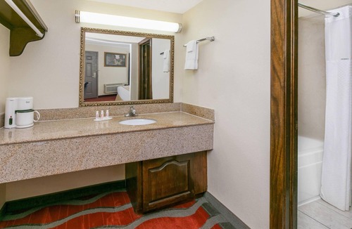 Norman Hotel | Super 8 by Wyndham Noman West
