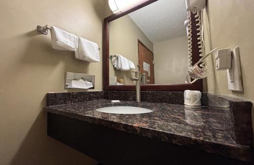 Normal Hotel | Super 8 by Wyndham Normal Bloomington