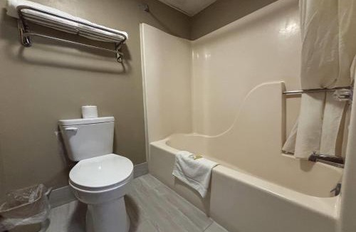 Normal Hotel | Super 8 by Wyndham Normal Bloomington