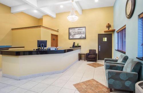 Normal Hotel | Super 8 by Wyndham Normal Bloomington