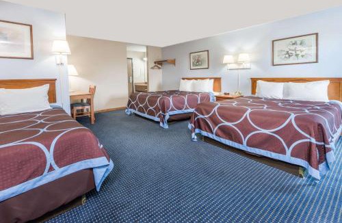 O'Fallon Hotel | Super 8 by Wyndham O'Fallon MO/St. Louis Area