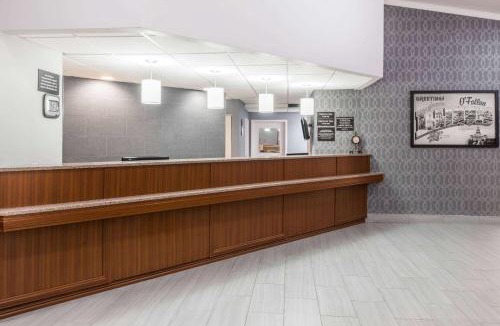 O'Fallon Hotel | Super 8 by Wyndham O'Fallon