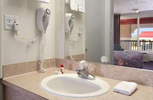 Central Oklahoma City Hotel | Super 8 by Wyndham Oklahoma Fairgrounds