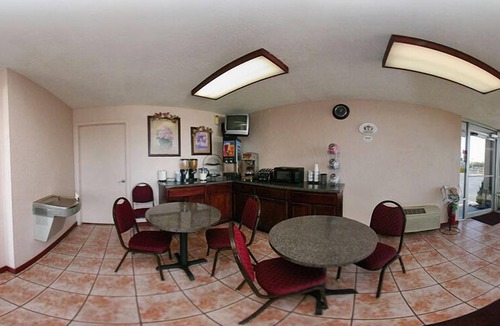 Central Oklahoma City Hotel | Super 8 by Wyndham Oklahoma Fairgrounds