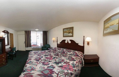 Central Oklahoma City Hotel | Super 8 by Wyndham Oklahoma Fairgrounds