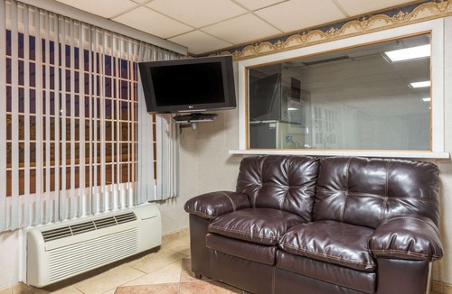 Westbrook Center Hotel | Super 8 by Wyndham Old Saybrook