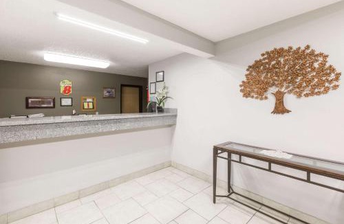 Osceola Hotel | Super 8 by Wyndham Osceola IA