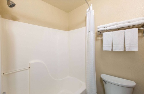 Ottawa Hotel | Super 8 by Wyndham Ottawa