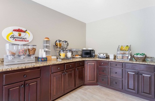 Owensboro Hotel | Super 8 by Wyndham Owensboro