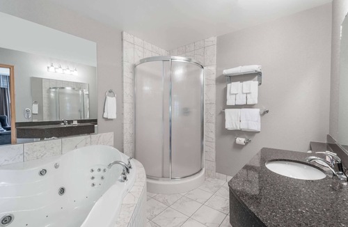 Port Elgin Hotel | Super 8 by Wyndham Port Elgin