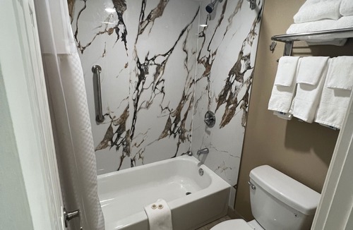 Paducah Hotel | Super 8 by Wyndham Paducah I-24 Exit 4