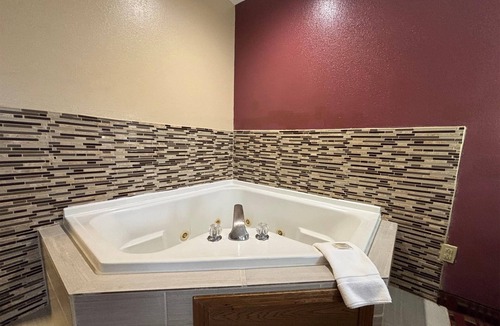 Paris Hotel | Super 8 by Wyndham Paris IL