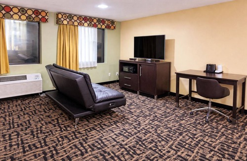 Pasadena Hotel | Super 8 by Wyndham Pasadena
