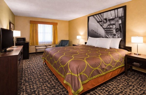 Pasadena Hotel | Super 8 by Wyndham Pasadena
