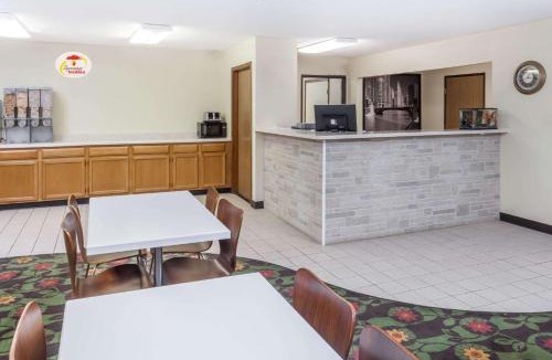 Pekin Hotel | Super 8 by Wyndham Pekin/Peoria Area