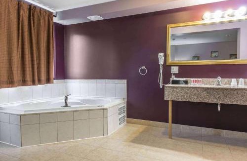 Laurentian Valley Hotel | Super 8 by Wyndham Pembroke